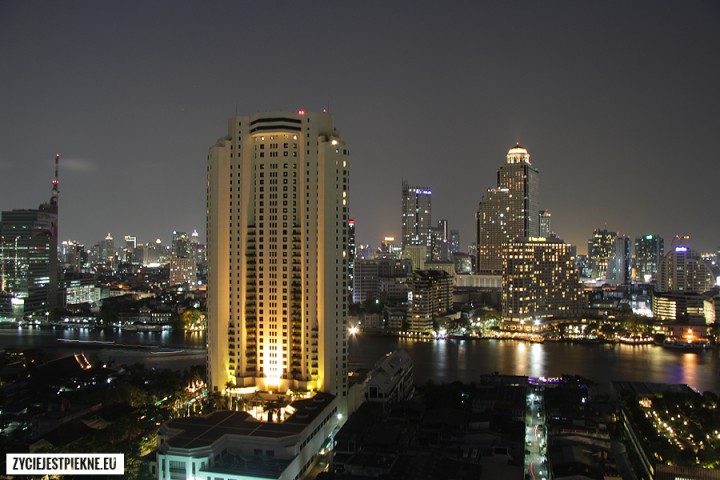 Widok z naszego balkonu w mieszkaniu w Tajlandii 